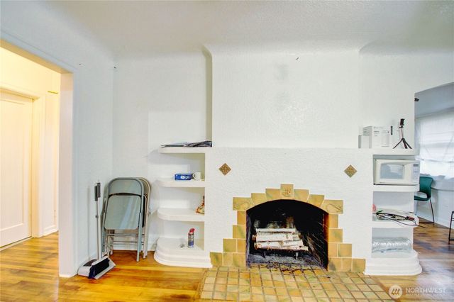 1135 E Orange Avenue, Burlington, WA 98233