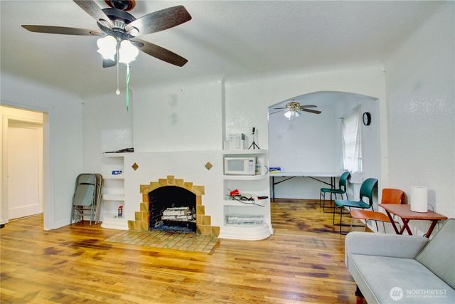 1135 E Orange Avenue, Burlington, WA 98233