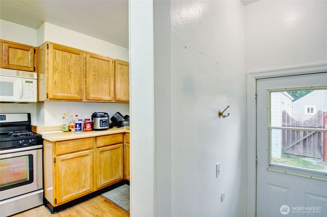 1135 E Orange Avenue, Burlington, WA 98233
