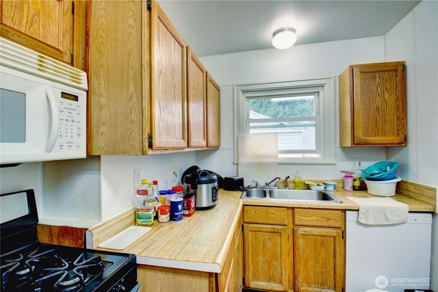 1135 E Orange Avenue, Burlington, WA 98233