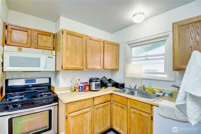 1135 E Orange Avenue, Burlington, WA 98233