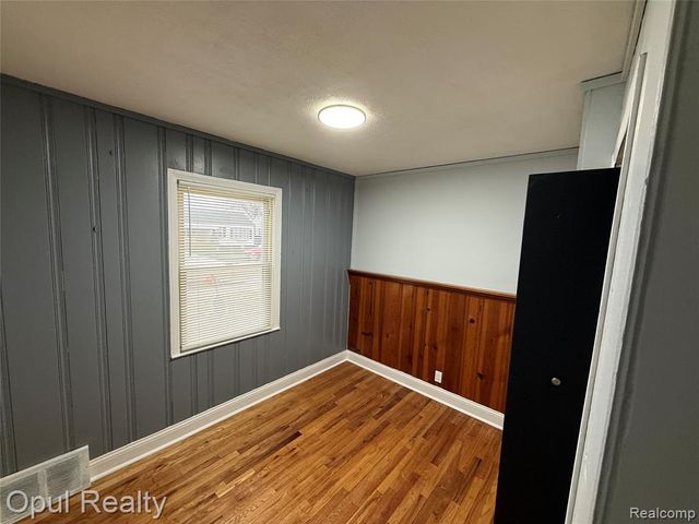 2084 New York Avenue, Lincoln Park, MI 48146