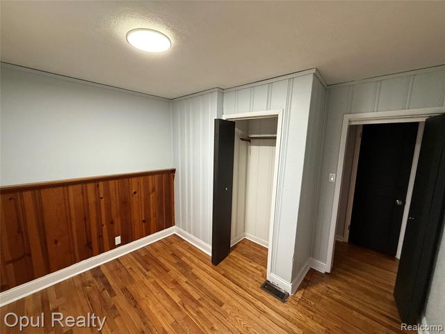 2084 New York Avenue, Lincoln Park, MI 48146