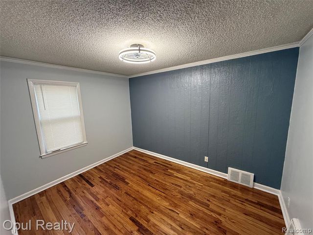 2084 New York Avenue, Lincoln Park, MI 48146