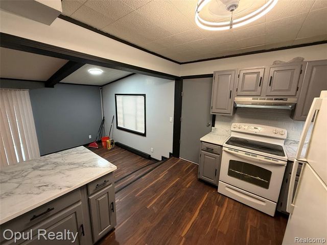 2084 New York Avenue, Lincoln Park, MI 48146