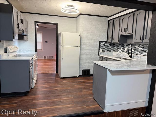 2084 New York Avenue, Lincoln Park, MI 48146