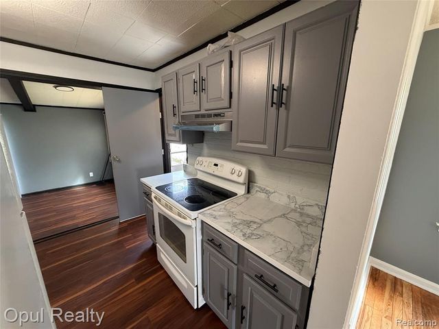 2084 New York Avenue, Lincoln Park, MI 48146