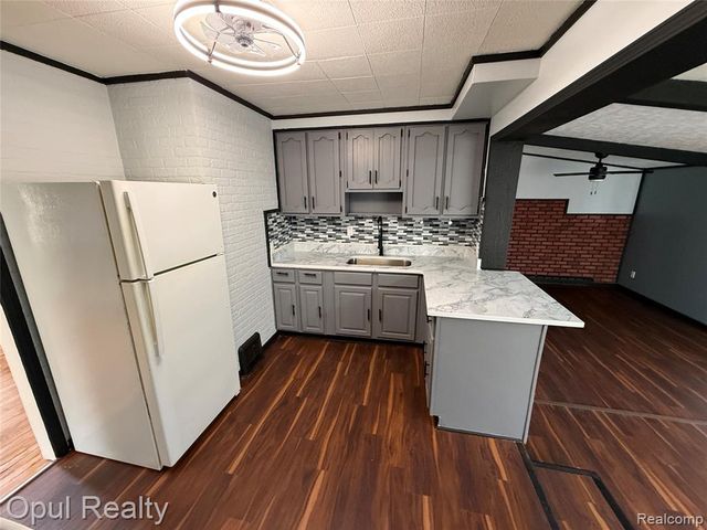 2084 New York Avenue, Lincoln Park, MI 48146