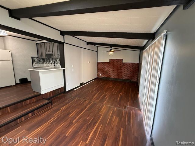 2084 New York Avenue, Lincoln Park, MI 48146