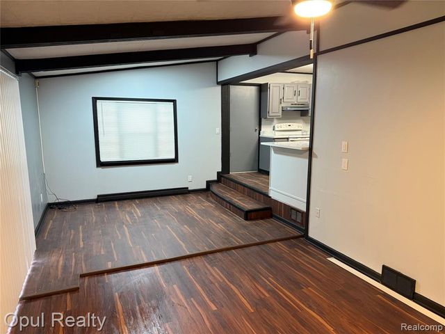 2084 New York Avenue, Lincoln Park, MI 48146