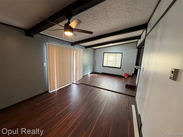 2084 New York Avenue, Lincoln Park, MI 48146