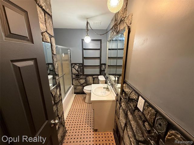 2084 New York Avenue, Lincoln Park, MI 48146