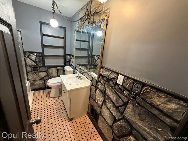 2084 New York Avenue, Lincoln Park, MI 48146