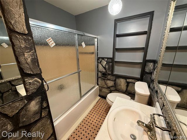 2084 New York Avenue, Lincoln Park, MI 48146