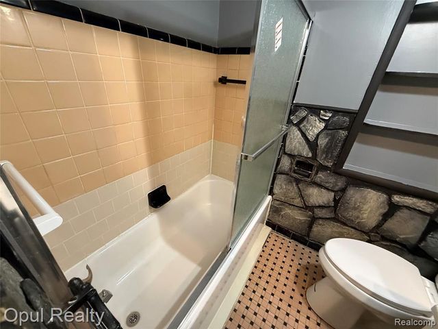 2084 New York Avenue, Lincoln Park, MI 48146