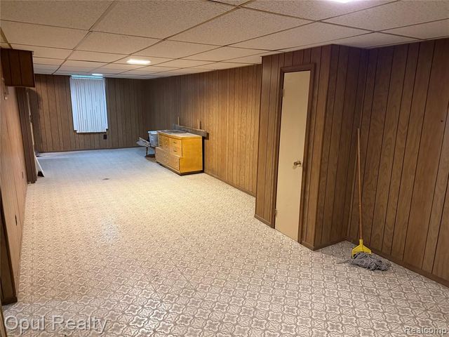 2084 New York Avenue, Lincoln Park, MI 48146