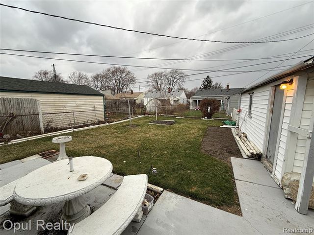2084 New York Avenue, Lincoln Park, MI 48146