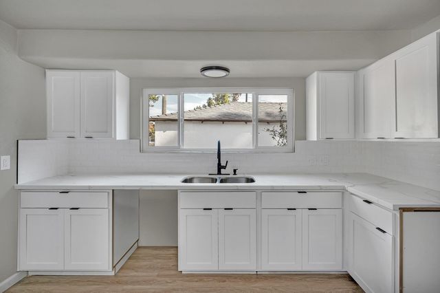 317 W Alluvial, Pinedale, CA 93650