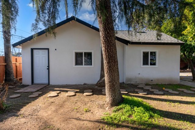 317 W Alluvial, Pinedale, CA 93650