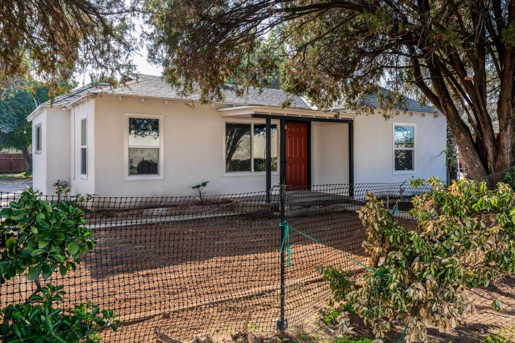 317 W Alluvial, Pinedale, CA 93650