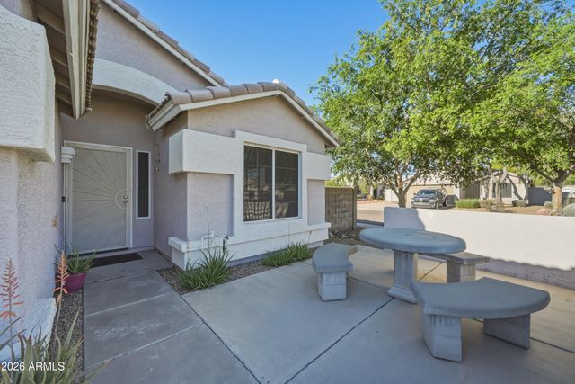 3819 W CHAMA Drive, Glendale, AZ 85310