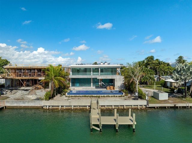 600 88th St, Surfside, FL 33154