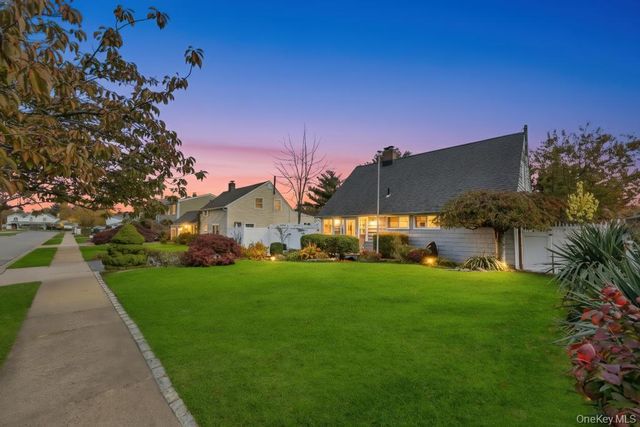 101 Constellation Road, Levittown, NY 11756