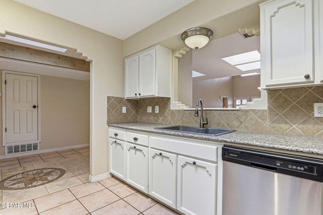 228 CASAS BELLA Lane, Santa Teresa, NM 88008