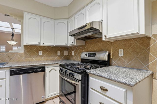 228 CASAS BELLA Lane, Santa Teresa, NM 88008