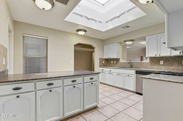 228 CASAS BELLA Lane, Santa Teresa, NM 88008