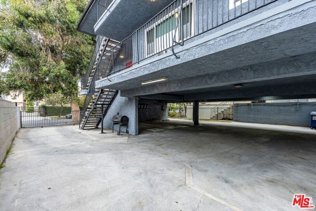5912 Willoughby Avenue, Los Angeles, CA 90038