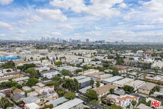 5912 Willoughby Avenue, Los Angeles, CA 90038
