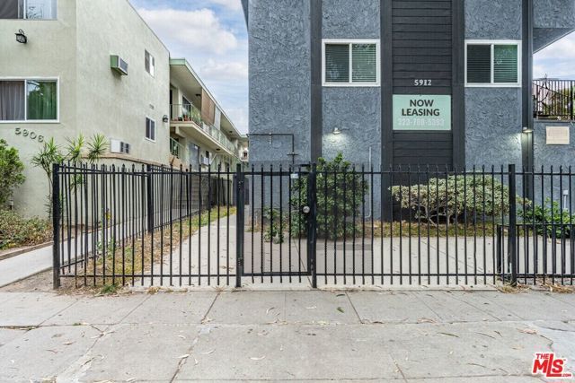 5912 Willoughby Avenue, Los Angeles, CA 90038