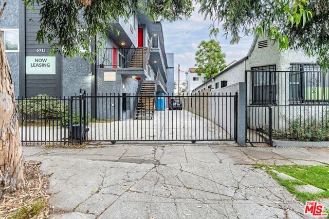 5912 Willoughby Avenue, Los Angeles, CA 90038