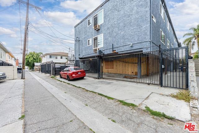 5912 Willoughby Avenue, Los Angeles, CA 90038