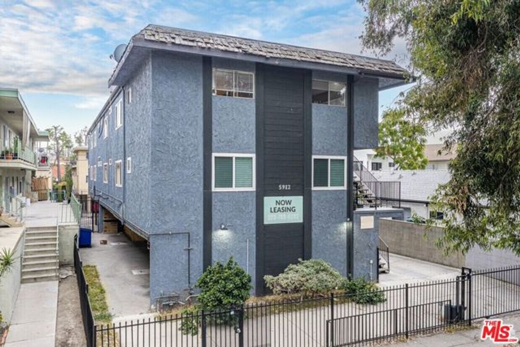 5912 Willoughby Avenue, Los Angeles, CA 90038