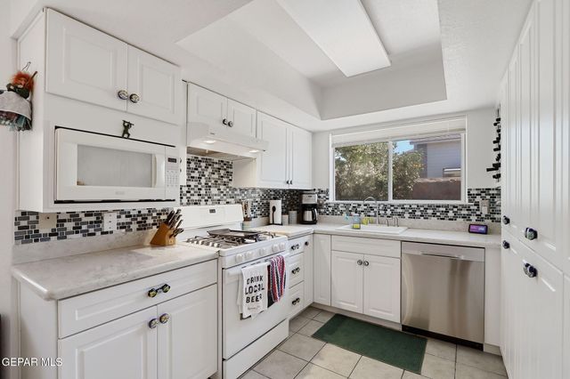 4348 LOMA HERMOSA Drive, El Paso, TX 79934
