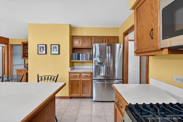 425 Brentwood Court, Roselle, IL 60172