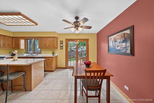 425 Brentwood Court, Roselle, IL 60172