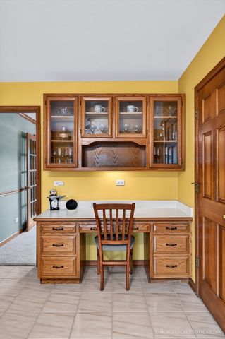 425 Brentwood Court, Roselle, IL 60172