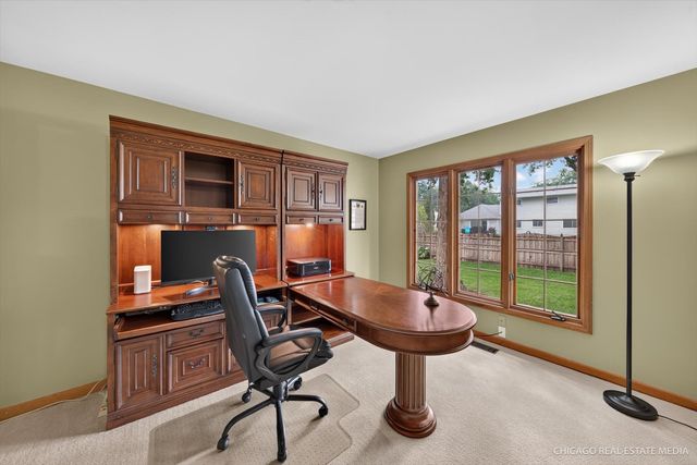 425 Brentwood Court, Roselle, IL 60172