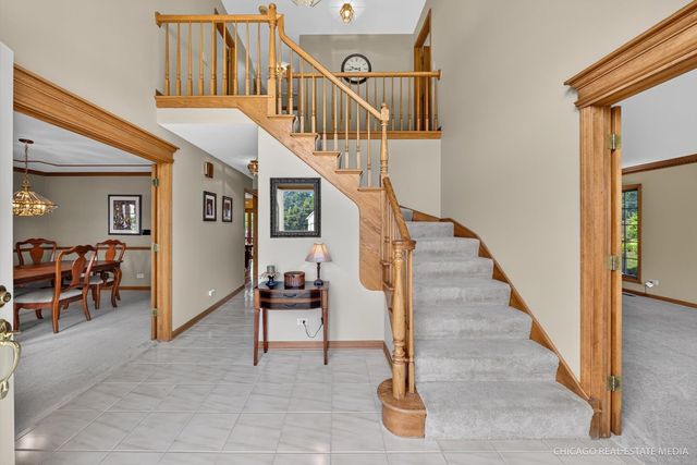 425 Brentwood Court, Roselle, IL 60172