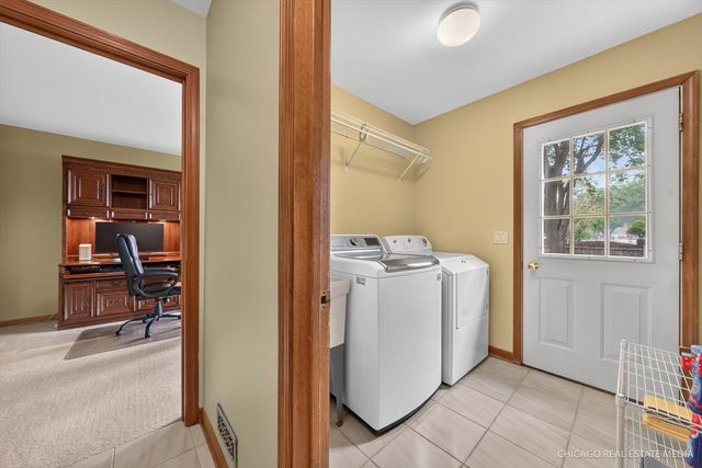 425 Brentwood Court, Roselle, IL 60172