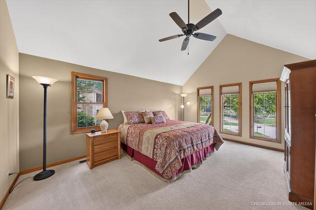425 Brentwood Court, Roselle, IL 60172