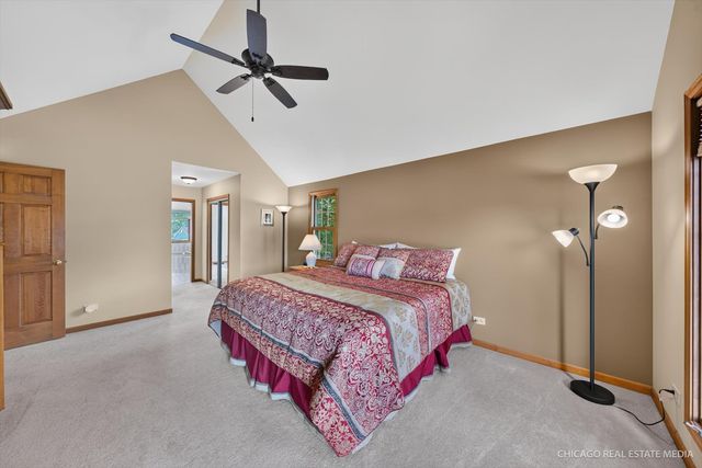 425 Brentwood Court, Roselle, IL 60172