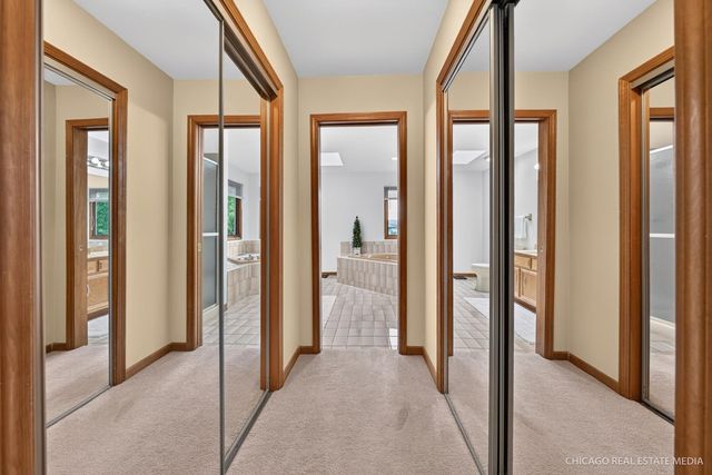 425 Brentwood Court, Roselle, IL 60172