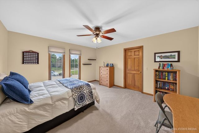 425 Brentwood Court, Roselle, IL 60172