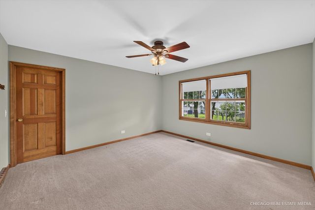 425 Brentwood Court, Roselle, IL 60172