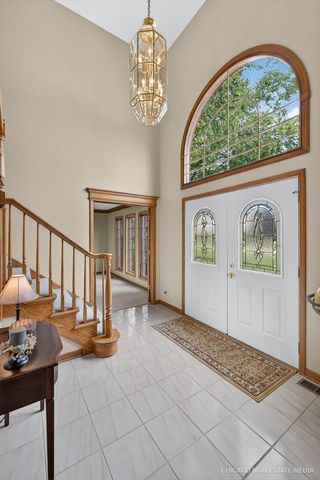 425 Brentwood Court, Roselle, IL 60172