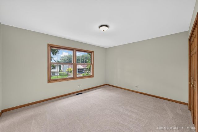 425 Brentwood Court, Roselle, IL 60172